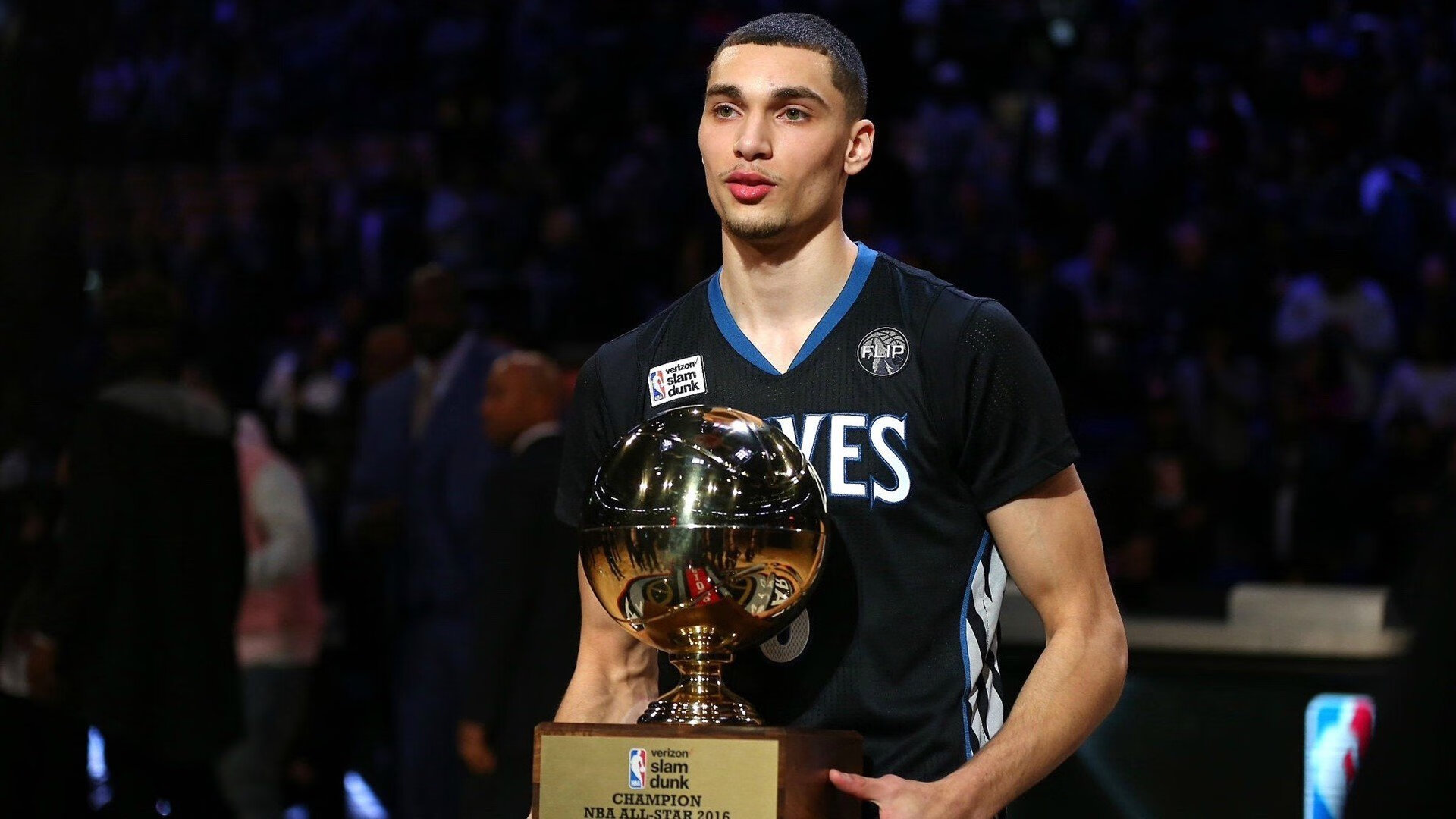 澳网2024，阿尔卡拉斯与萨巴伦卡分获男女单打冠军，新生代闪耀墨尔本